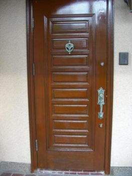 北九州市八幡西区光貞台木製ドアの塗装ビフォー